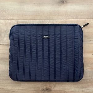 Excellent condition Tumi laptop case